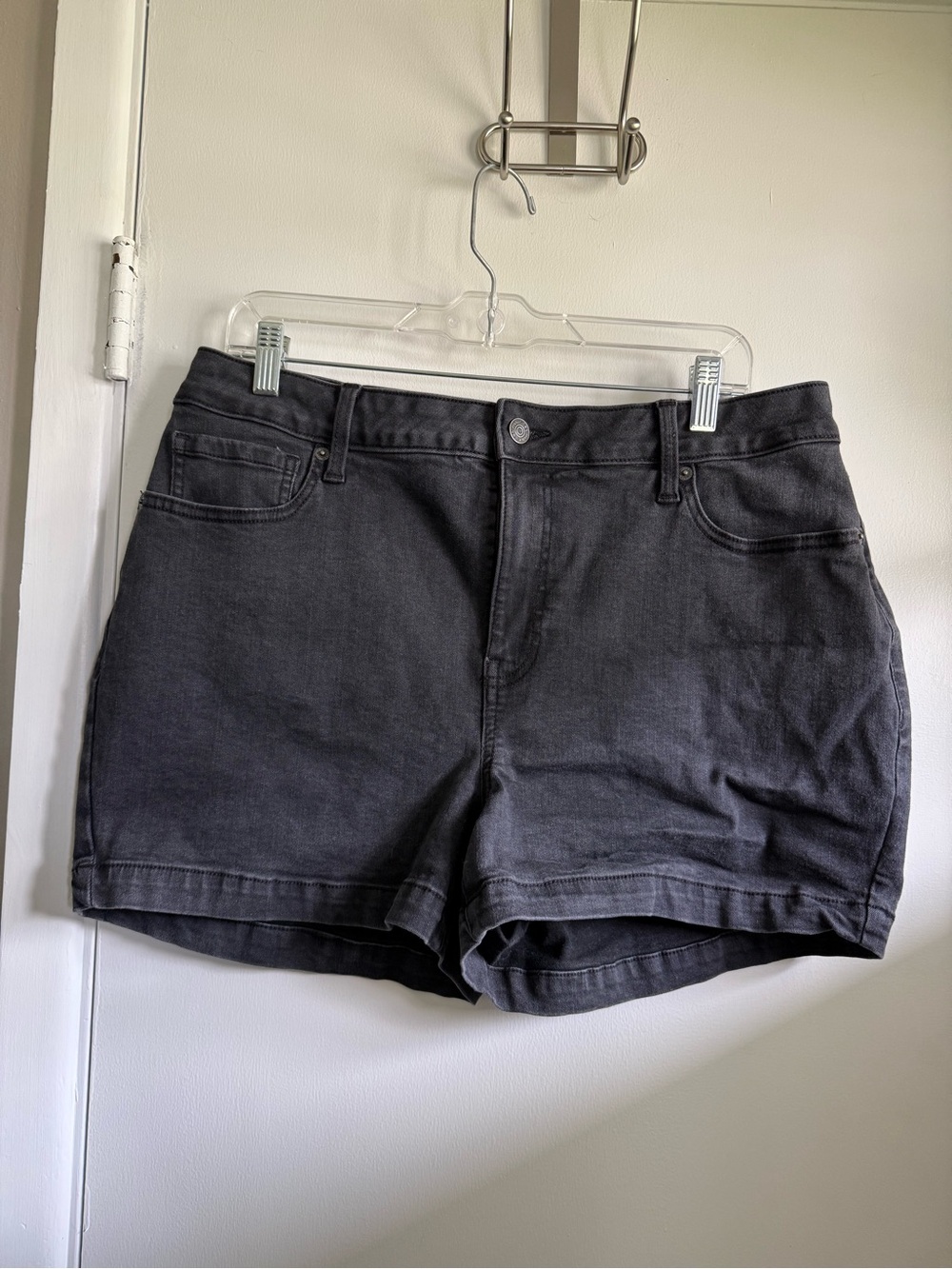 Maurices m jeans Black High-Rise Denim Shorts, Size 26